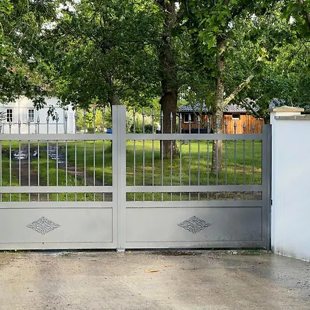 Location Dans Un Airial Gospodarstwo wiejskie *